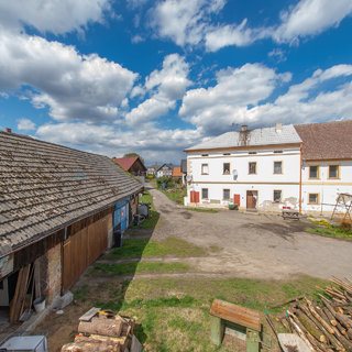 Prodej zemědělské usedlosti 1 800 m² Luka