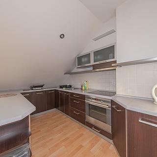 Pronájem bytu 2+kk 50 m&sup2; Obruby