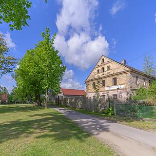 Prodej zemědělské usedlosti 1000 m&sup2; Okna