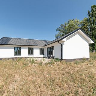 Prodej rodinného domu 211 m&sup2; Domousnice