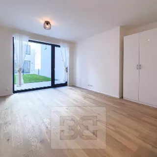 Pronájem byt 1+kk, garsoniera 33 m²