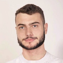  Alex Csizmár