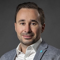  Martin Nenička
