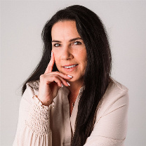  Petra Holíková