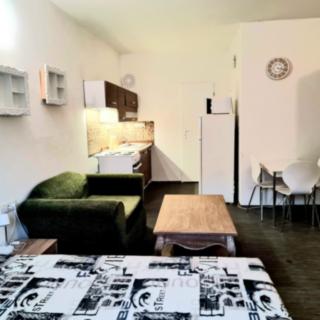 Pronájem bytu 1+kk a garsoniéry 40 m² Praha Satalice, Netřebická