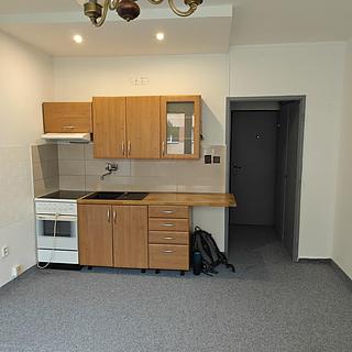 Pronájem bytu 1+kk a garsoniéry 22 m² Prachatice II, nám. Přátelství