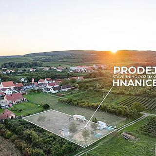 Prodej stavební parcely 1 544 m² Hnanice