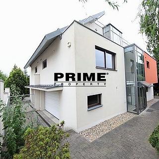 Pronájem rodinného domu 260 m² Praha