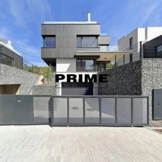 Pronájem rodinného domu, 408m²