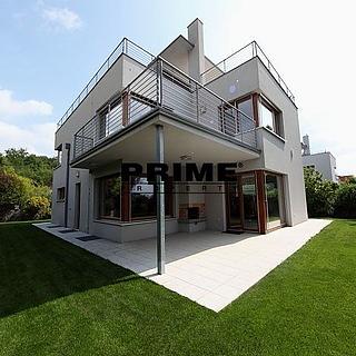 Pronájem rodinného domu 469 m&sup2; Praha