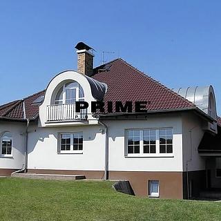Pronájem rodinného domu 400 m&sup2; Průhonice