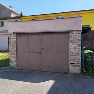 Pronájem garáže 20 m² Hradec Králové, Denisovo náměstí