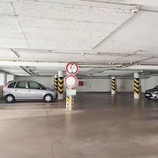 Pronájem parkovacího místa 6 m&sup2; Hradec Králové