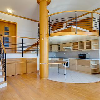 Pronájem bytu 5+1 a více 68 m² Praha Prosek, Na pokraji