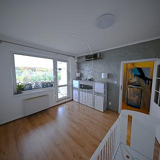 Prodej bytu 2+1 64 m&sup2; Milovice