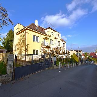 Prodej rodinného domu 255 m&sup2; Praha