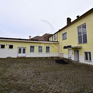 Prodej rodinného domu 770 m² Ovčáry