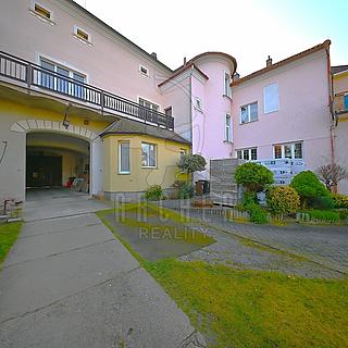 Prodej rodinného domu 454 m&sup2; Kostelec nad Labem