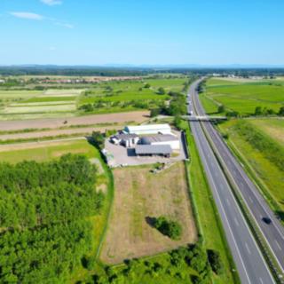 Prodej výrobního objektu 2 584 m² Kostice