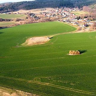Prodej zemědělské půdy 225 000 m² Dolní Hbity Jelence