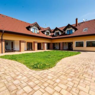 Prodej rodinného domu 700 m² Horní Stropnice Šejby