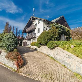 Prodej rodinného domu 350 m² Strážné