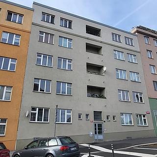 Pronájem bytu 1+1 42 m² Praha Vinohrady, Hollarovo náměstí