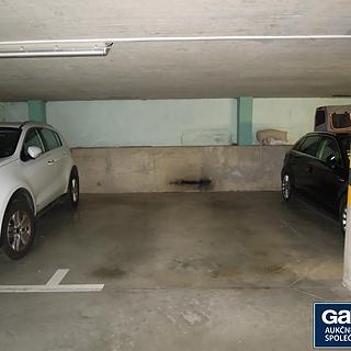 Pronájem parkovacího místa 18 m² Praha, Křižíkova