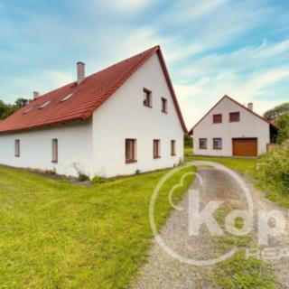 Prodej rodinného domu 250 m² Čmelíny Víska