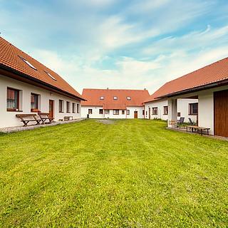 Prodej rodinného domu 450 m&sup2; Čmelíny