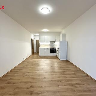 Pronájem bytu 1+kk a garsoniéry 28 m² Vsetín, Bratří Hlaviců