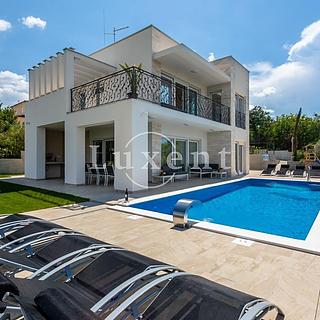 Prodej rodinného domu, 220m²