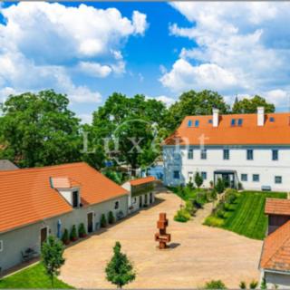 Prodej historického objektu 1114 m² Hluboká nad Vltavou