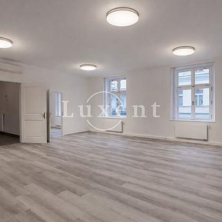 Pronájem bytu 4+kk 156 m&sup2; Praha