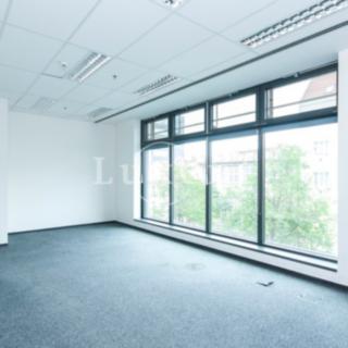 Pronájem kanceláře 241 m² Praha