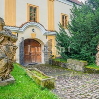 Prodej historického objektu 2 500 m² Třebotov, U Tvrze