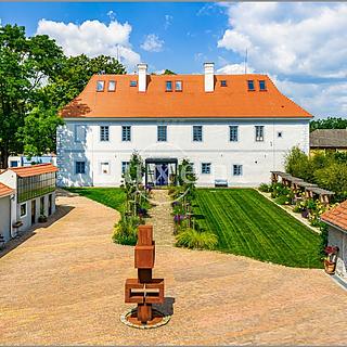 Prodej historického objektu 1 114 m² Hluboká nad Vltavou