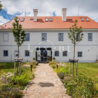 Prodej historického objektu 1114 m² Hluboká nad Vltavou