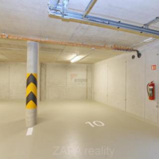Pronájem parkovacího místa 21 m² Praha