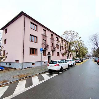 Prodej bytu 2+1 59 m² Pardubice Bílé Předměstí, Sezemická