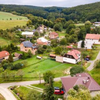 Prodej stavební parcely 858 m² Lubná