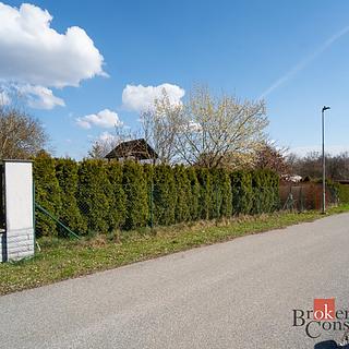 Prodej stavební parcely 820 m&sup2; Dvůr Králové nad Labem