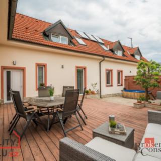 Prodej obchodu 1 138 m² Čestlice, Na Návsi