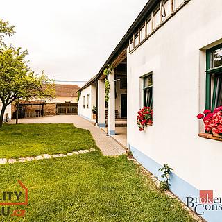 Prodej rodinného domu 403 m² Perná