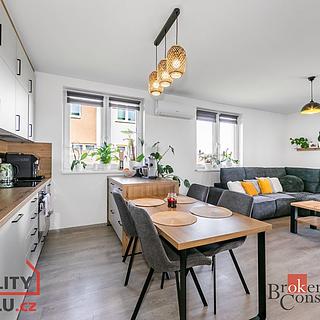 Prodej bytu 4+kk 79 m² Vochov