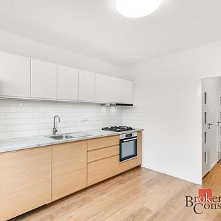 Pronájem bytu 3+1 76 m² Praha Modřany, Urbánkova