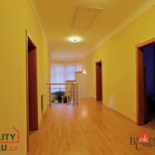Prodej rodinného domu 550 m² Nová Role Mezirolí