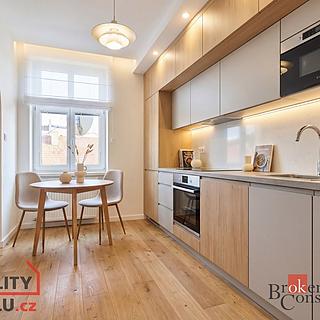 Prodej bytu 2+1 70 m² Nejdek, náměstí Karla IV.