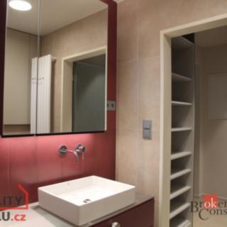 Pronájem bytu 3+1 68 m² Karlovy Vary, Jiráskova