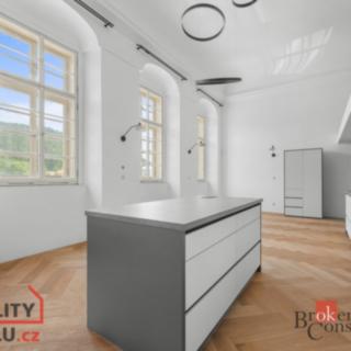 Prodej bytu 1+kk, garsoniery 71 m² Jince